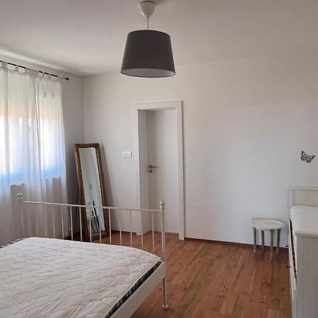 Apartmani Maksan Pakostane Luaran gambar