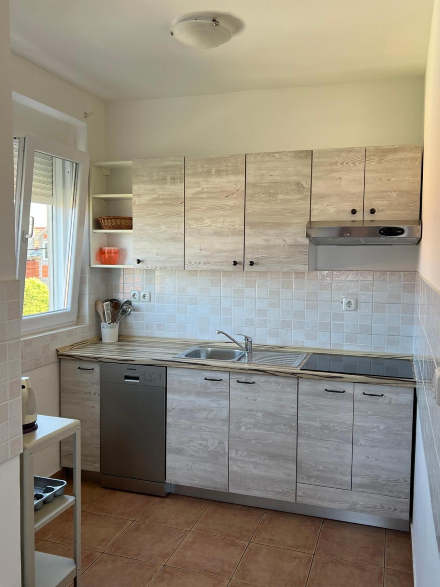 Apartmani Maksan Pakostane Luaran gambar