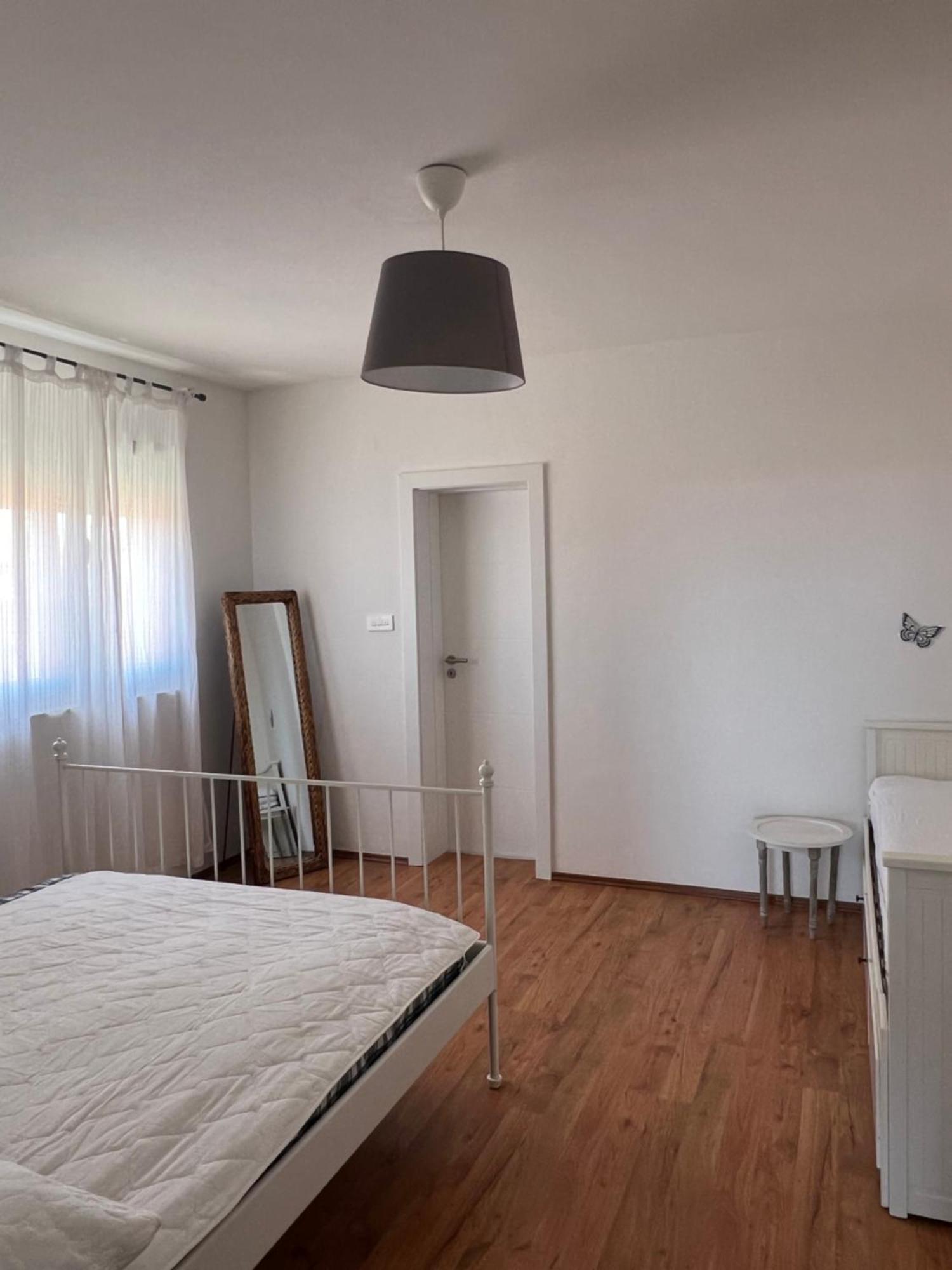 Apartmani Maksan Pakostane Luaran gambar