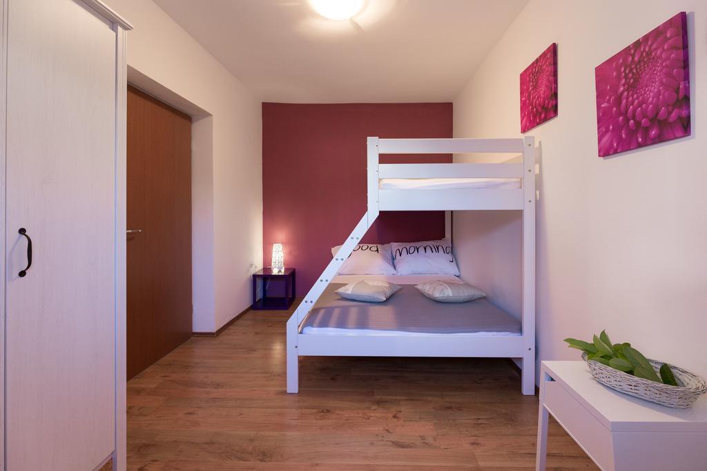 Apartmani Maksan Pakostane Luaran gambar