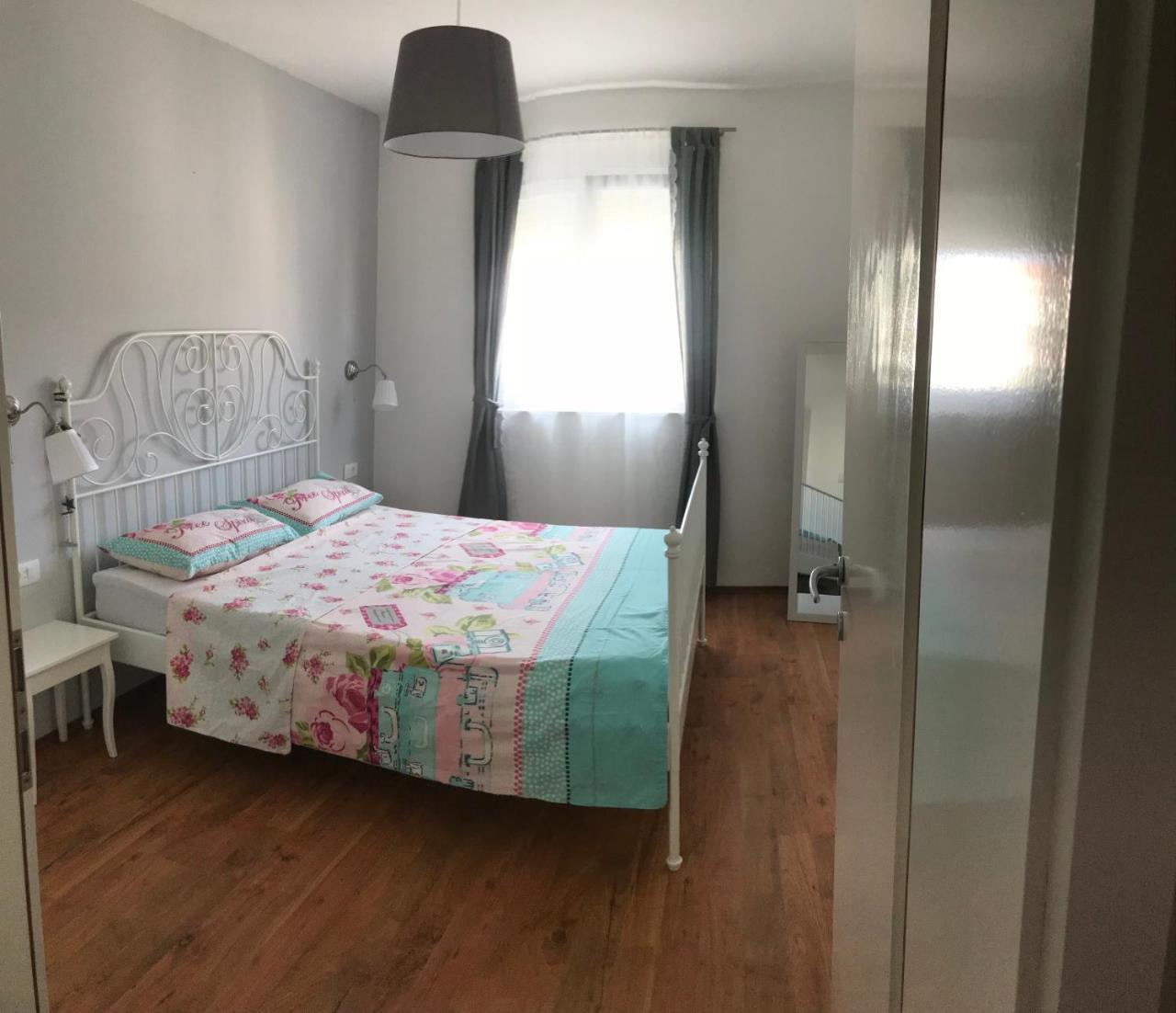 Apartmani Maksan Pakostane Luaran gambar