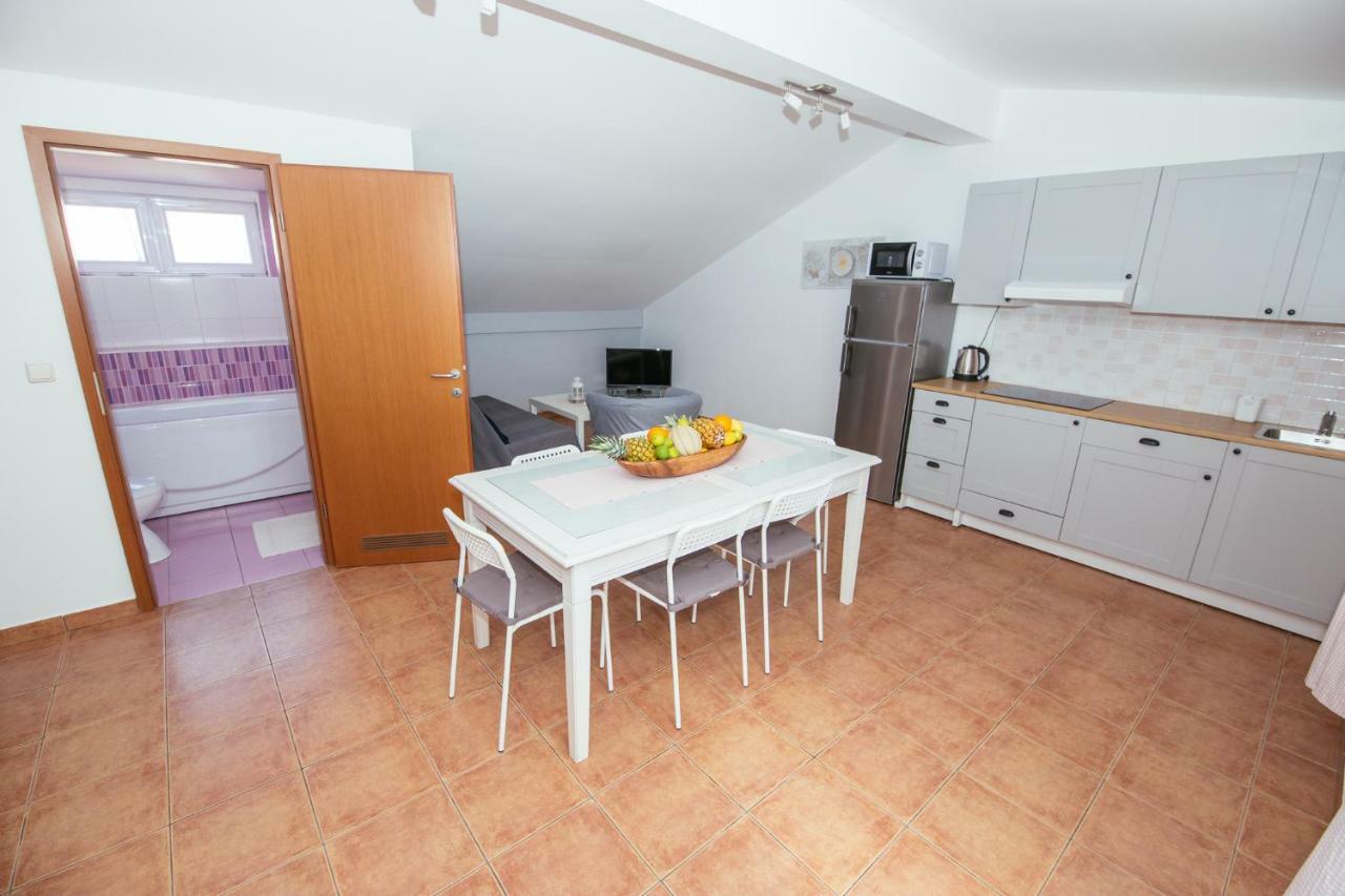 Apartmani Maksan Pakostane Luaran gambar
