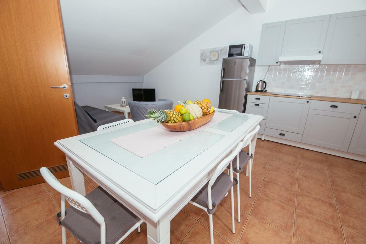 Apartmani Maksan Pakostane Luaran gambar