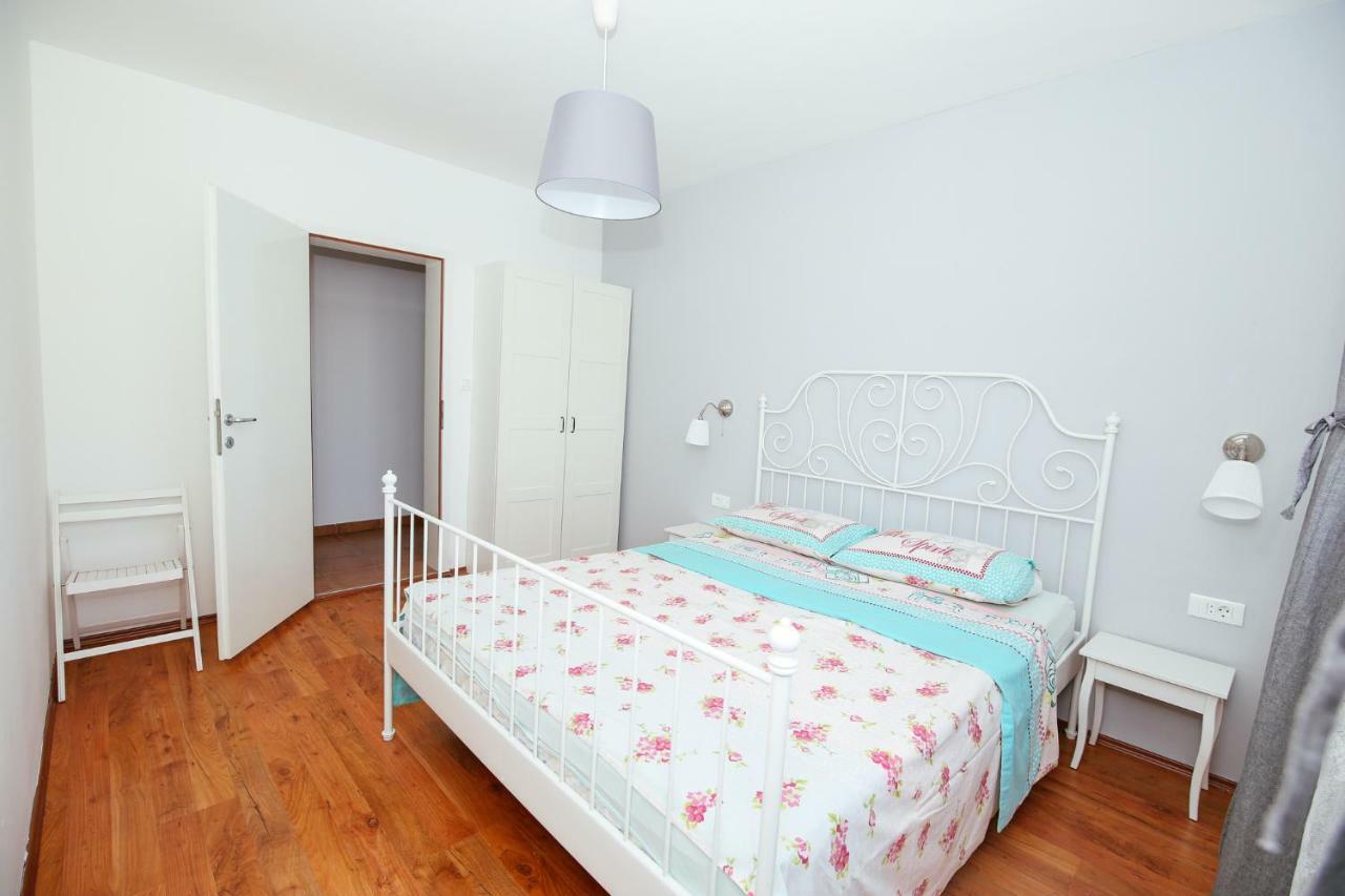 Apartmani Maksan Pakostane Luaran gambar